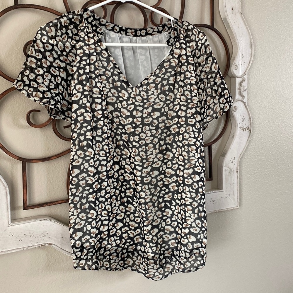 Cheetah print top never worn chiffon fabric